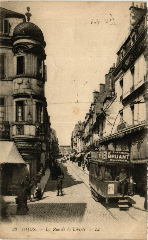 Carte postale ancienne Dijon - La Rue de la Liberté à Dijon