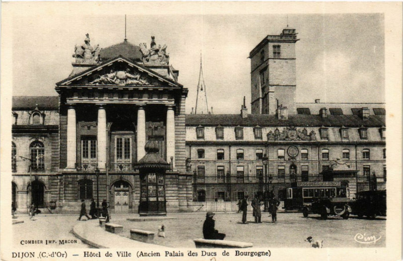 Carte postale ancienne Dijon (C.-d'Or) -Hotel de Ville(Ancien Palais des Ducs de Bourgogne à Dijon