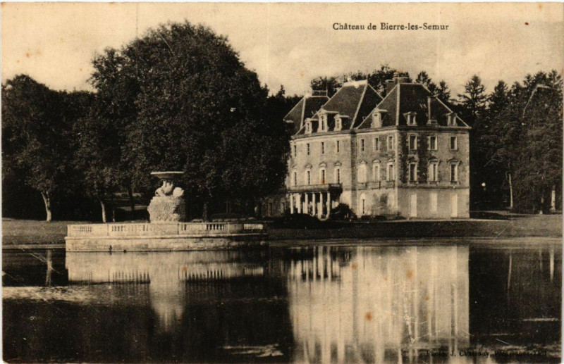 Carte postale ancienne Château de Bierre-les-Semur au Val-Larrey