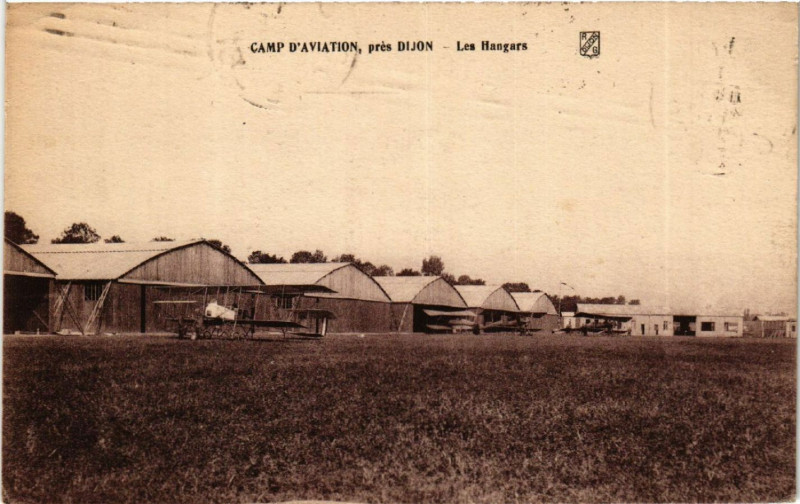 Carte postale ancienne Camp d'Aviation, prés Dijon - Les Hangars à Dijon