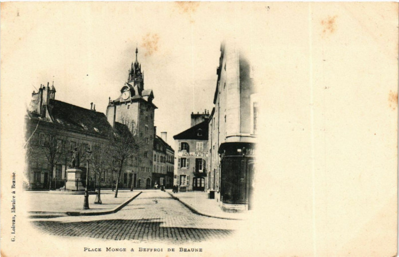 Carte postale ancienne Place Monge & Beffroi de Beaune à Beaune