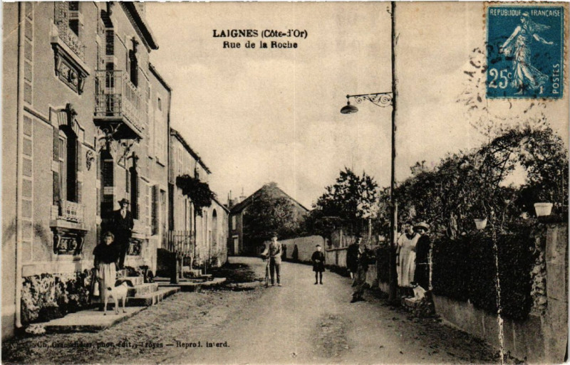 Carte postale ancienne Laignes(Cote-d'Or) - Rue de la Roche à Laignes