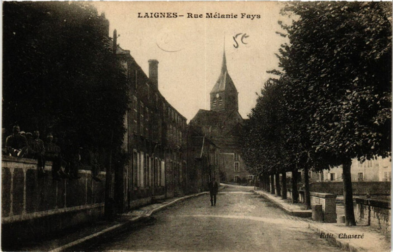 Carte postale ancienne Laignes - Rue Mélanie Fays à Laignes