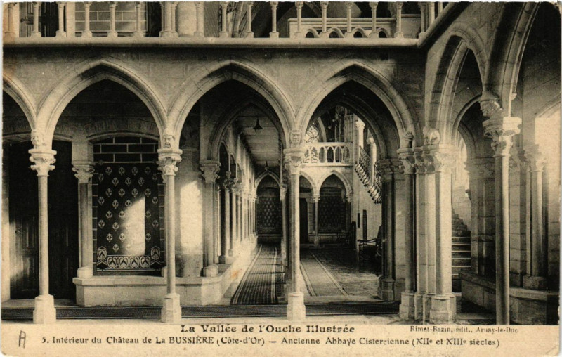 Carte postale ancienne La Vallée de l'Ouche Illustrée- Intérieur du Chateau de La Bussiére