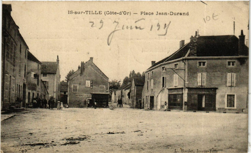 Carte postale ancienne Is-sur-Tille (Cote-d'Or) - Place Jean-Durand à Is-sur-Tille