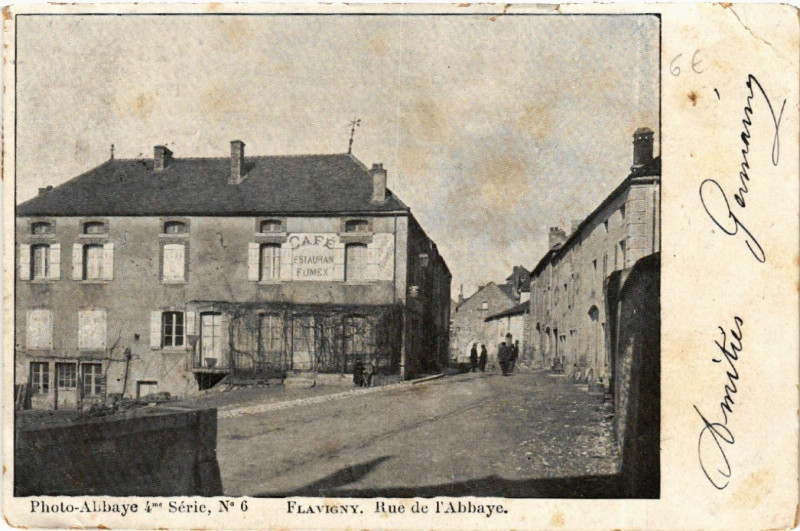 Carte postale ancienne Flavigny - Rue de l'Abbaye
