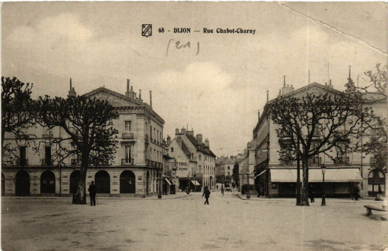 Carte postale ancienne Dijon - Rue Chabot-Charay à Dijon