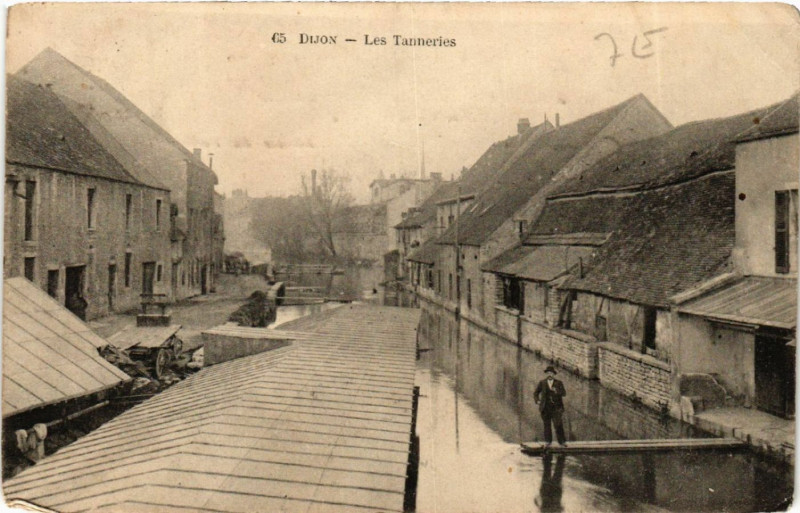 Carte postale ancienne Dijon - Les Tanneries à Dijon