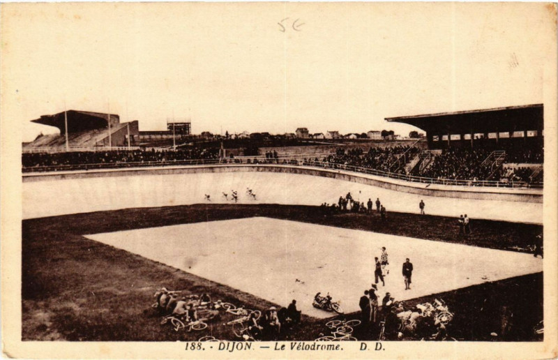 Carte postale ancienne Dijon - Le Vélodrome à Dijon
