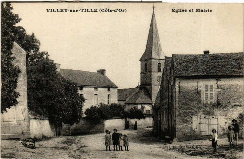 Carte postale ancienne Villey-sur-Tille (Cote-d'Or) - Eglise et Mairie à Villey-sur-Tille