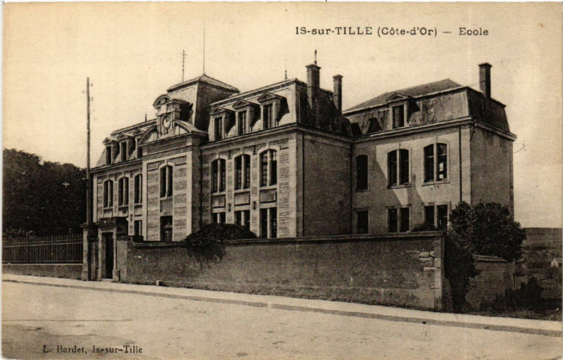 Carte postale ancienne Is-sur-Tille (Cote-d'Or) - Ecole à Is-sur-Tille