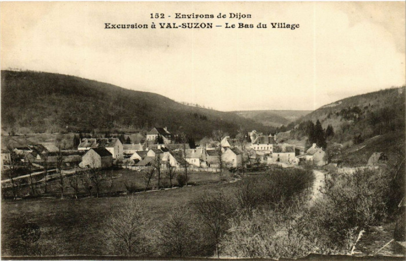 Carte postale ancienne Environs de Dijon - Excursion a Val-Suzon - Le Bas du Village à Dijon