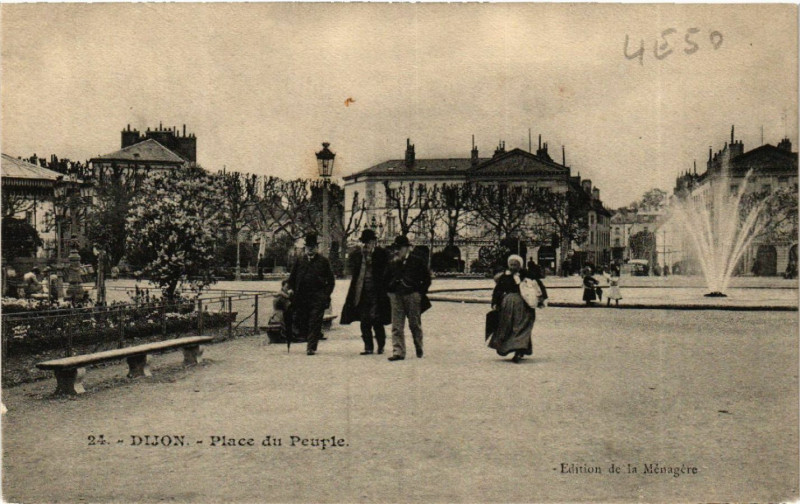 Carte postale ancienne Dijon - Place du Peuple à Dijon
