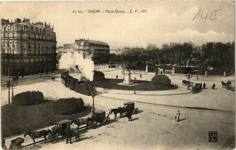 Carte postale ancienne Dijon - Place Darcy à Dijon