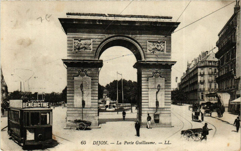 Carte postale ancienne Dijon - La Porte Guillaume à Dijon