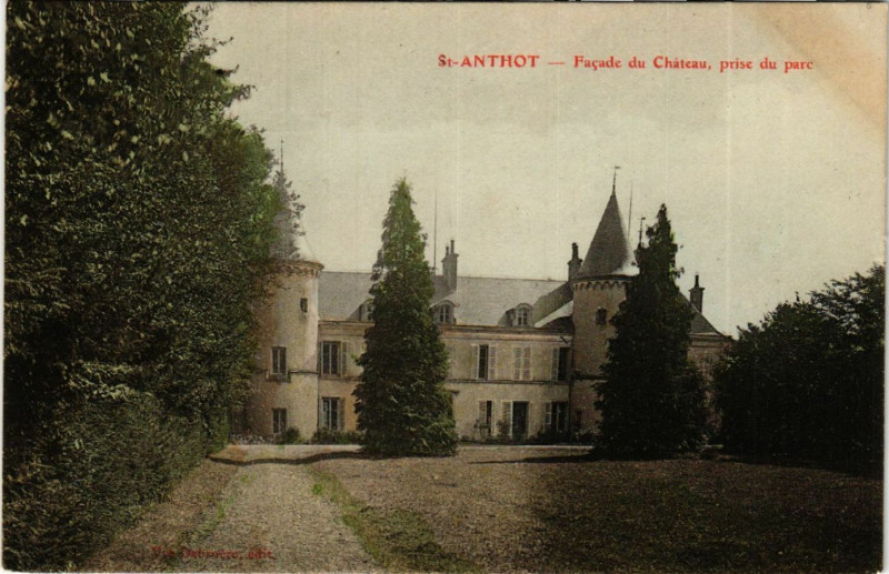 Carte postale ancienne Saint-Anthot - Facade du Chateau, prise du parc à Saint-Anthot