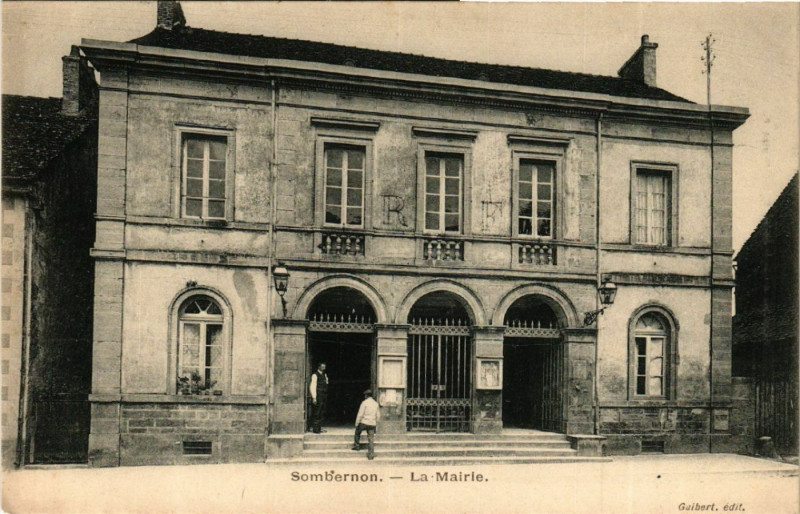 Carte postale ancienne Sombernon - La Mairie à Sombernon