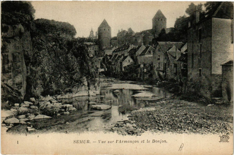 Carte postale ancienne Semur - Vue sur l'Armancon et le Donjon