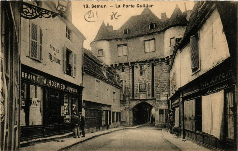 Carte postale ancienne Semur - Le Porte Guilleir