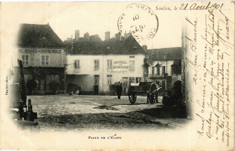 Carte postale ancienne Saulieu, le .... - Place de L'Etape à Saulieu