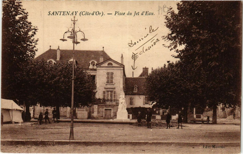 Carte postale ancienne Santenay (Cote-d'Or) - Place du Jet d'Eau à Santenay