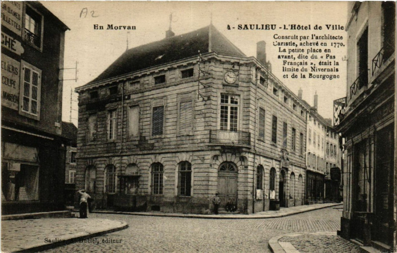 Carte postale ancienne En Morvan - Saulieu - L'Hotel de Ville à Saulieu