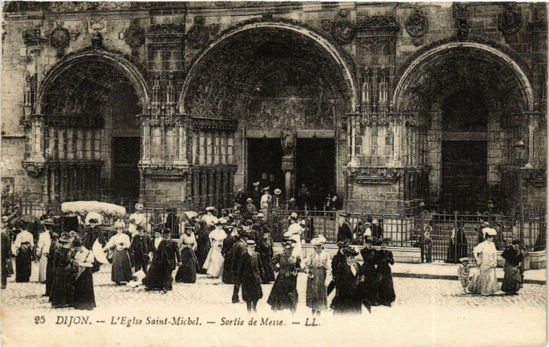 Carte postale ancienne Dijon - L'Eglise Saint-Michel - Sortie de Messe à Dijon