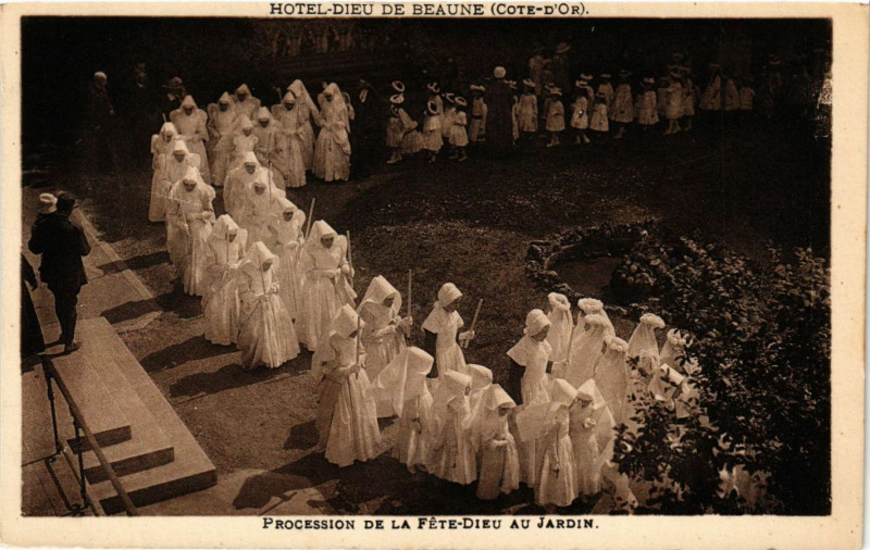 Carte postale ancienne Hotel-Dieu de Beaune (Cote-d'Or) - Procession de la Féte-Dieu au.. à Beaune