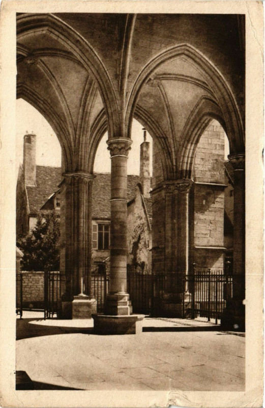 Carte postale ancienne Baune - Collégiale Notre-Dame auvent