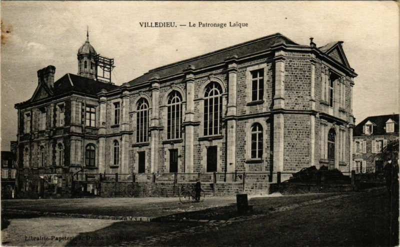 Carte postale ancienne Villedieu - Le Patronage Laique à Villedieu