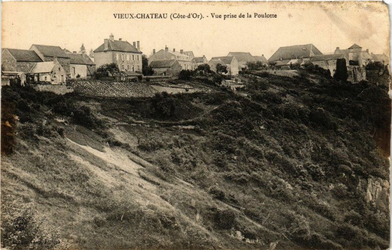 Carte postale ancienne Vieux-Chateau (Cote-d'Or) - Vue prise de la Fontaine à Vieux-Château