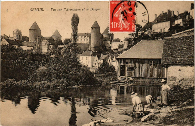 Carte postale ancienne Semur - Vue sur l'Armancon et le Donjon