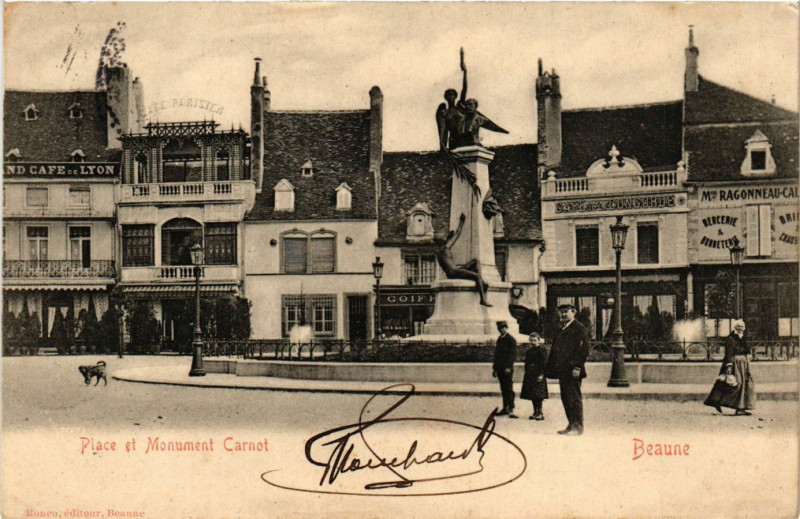 Carte postale ancienne Place et Monument Carnot - Beaune à Beaune