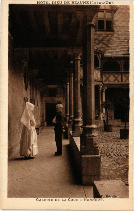 Carte postale ancienne Hotel-Dieu de Beaune (Cote-d'Or) - Galerie dela Cour d'Honneur à Beaune