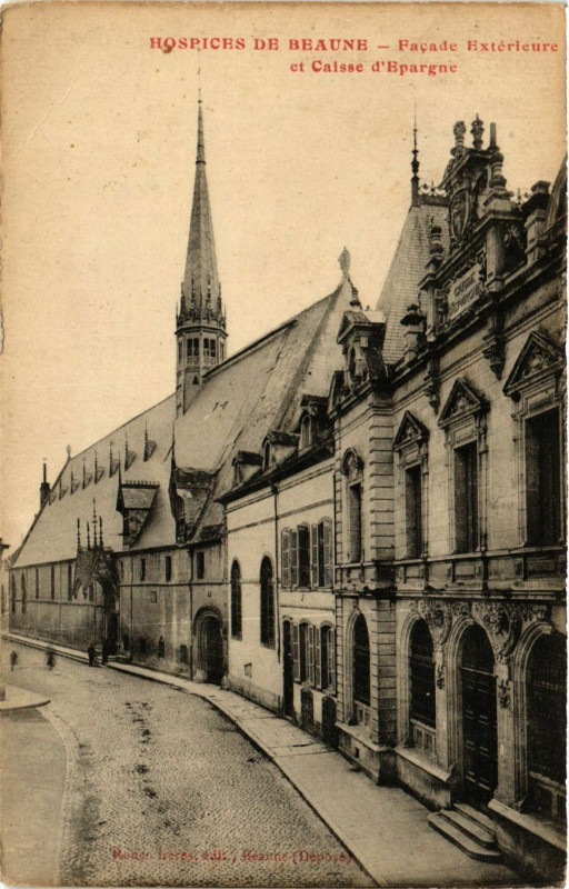 Carte postale ancienne Hospices de Beaune - Facade Extérieure et Caisse d'Epargne à Beaune