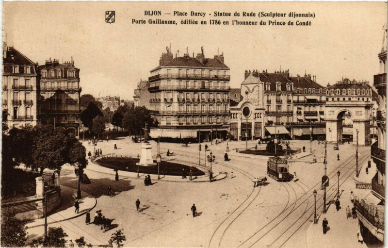 Carte postale ancienne Dijon - Place Darcy - Statue de Rude (Sculpteur DIJONnais) . à Dijon