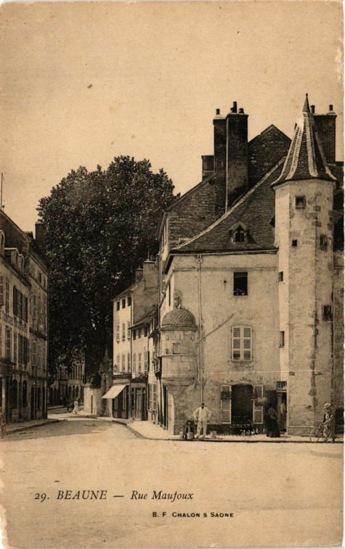 Carte postale ancienne Beaune - Rue Maufoux à Beaune