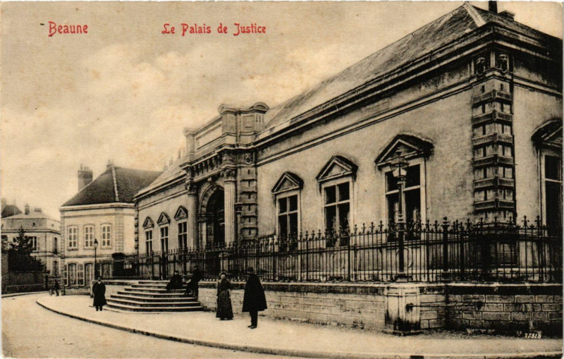 Carte postale ancienne Beaune - Le Palais de Justice à Beaune