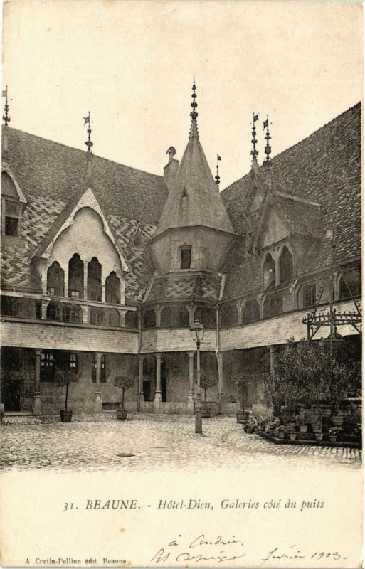 Carte postale ancienne Beaune - Hotel-Dieu Galeries coté du puits à Beaune