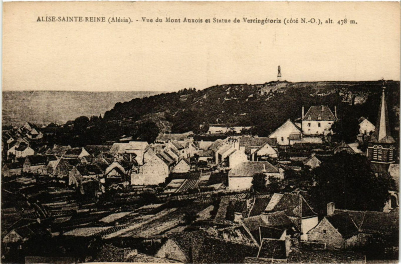 Carte postale ancienne Alise-Sainte-Reine - Vue de Mont Auxois et Statue de Vencingétorix à Alise-Sainte-Reine