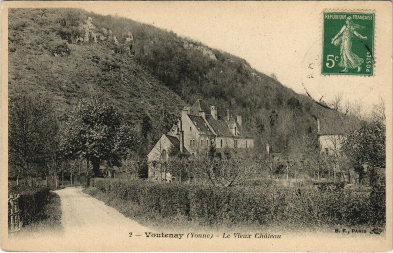 Carte postale ancienne Voutenay - Le Vieux Chateau