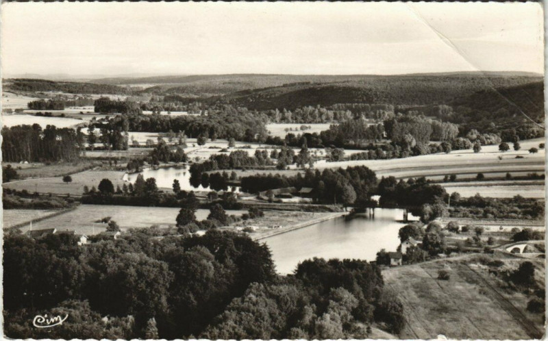 Carte postale ancienne Vermenton - Vallée de la Cure à Vermenton
