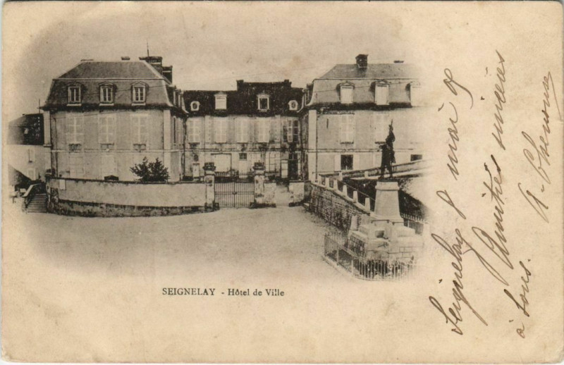 Carte postale ancienne Seignelay - Hotel de ville à Seignelay