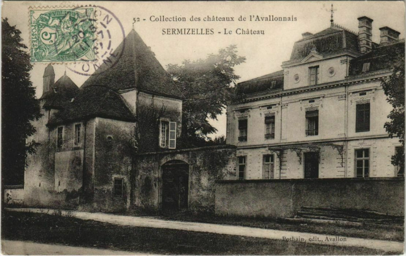 Carte postale ancienne Collection des chateaux de l'Avallonnais à Avallon