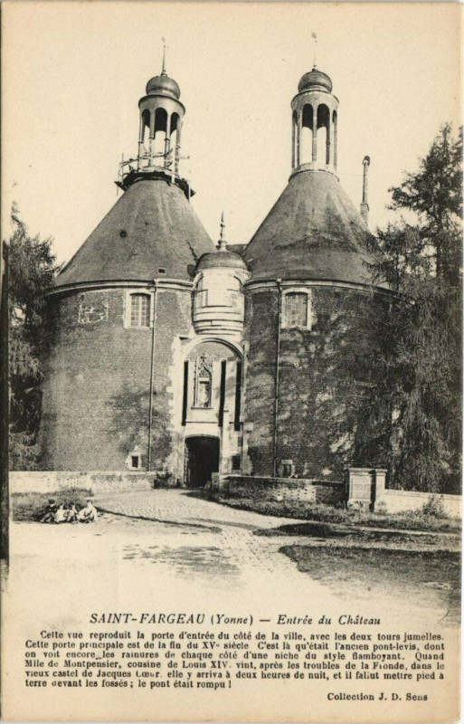 Carte postale ancienne Saint-Fargeau - entrée du chateau à Saint-Fargeau
