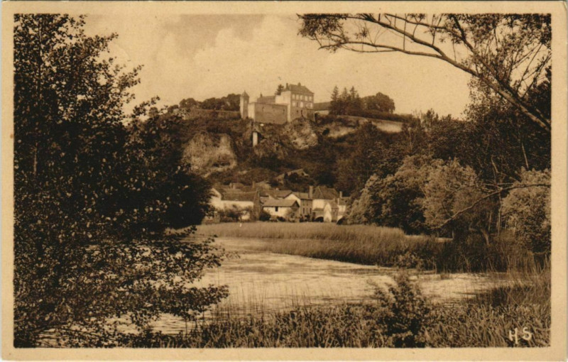 Carte postale ancienne Mailly-le-Chateau - Le chateau et la riviere à Mailly-le-Château