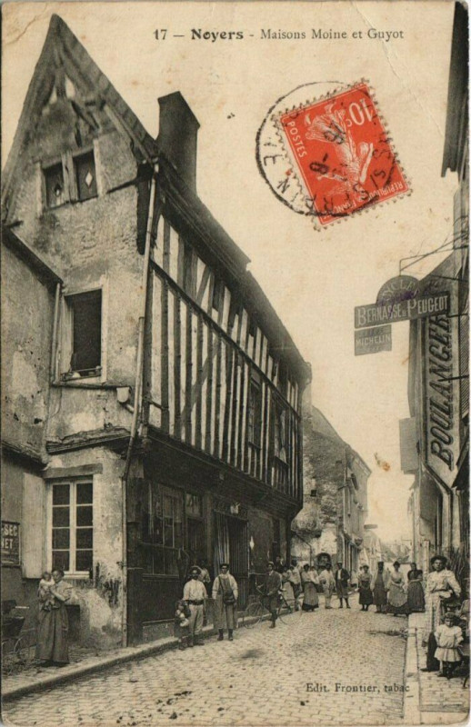 Carte postale ancienne Noyers - Maison Moine et guyot à Noyers