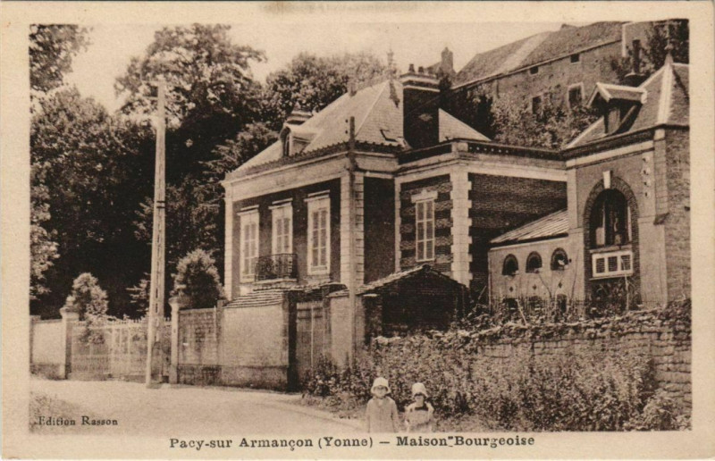 Carte postale ancienne Pacy-sur-Armancon - Maison bourgeoise à Pacy-sur-Armançon