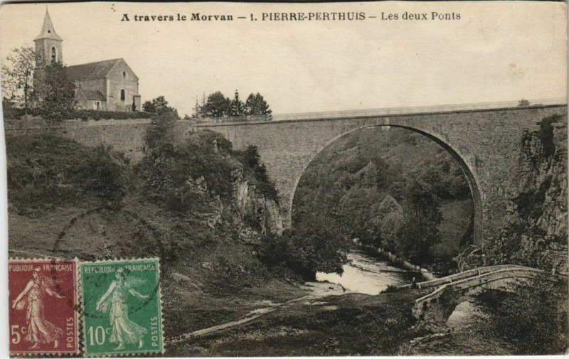 Carte postale ancienne A Travers le morvan - Pierre-Perthuis - les deux ponts à Pierre-Perthuis