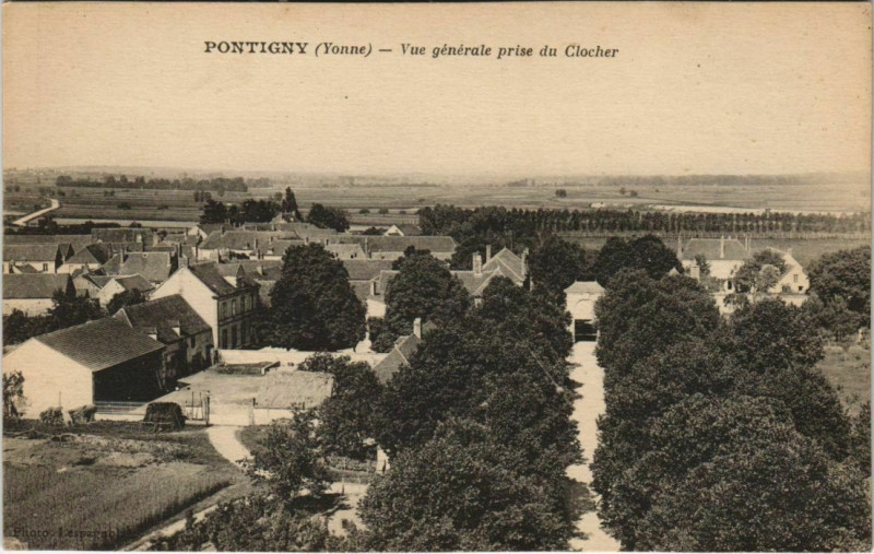 Carte postale ancienne Pontigny - Vue générale prise du clocher à Pontigny